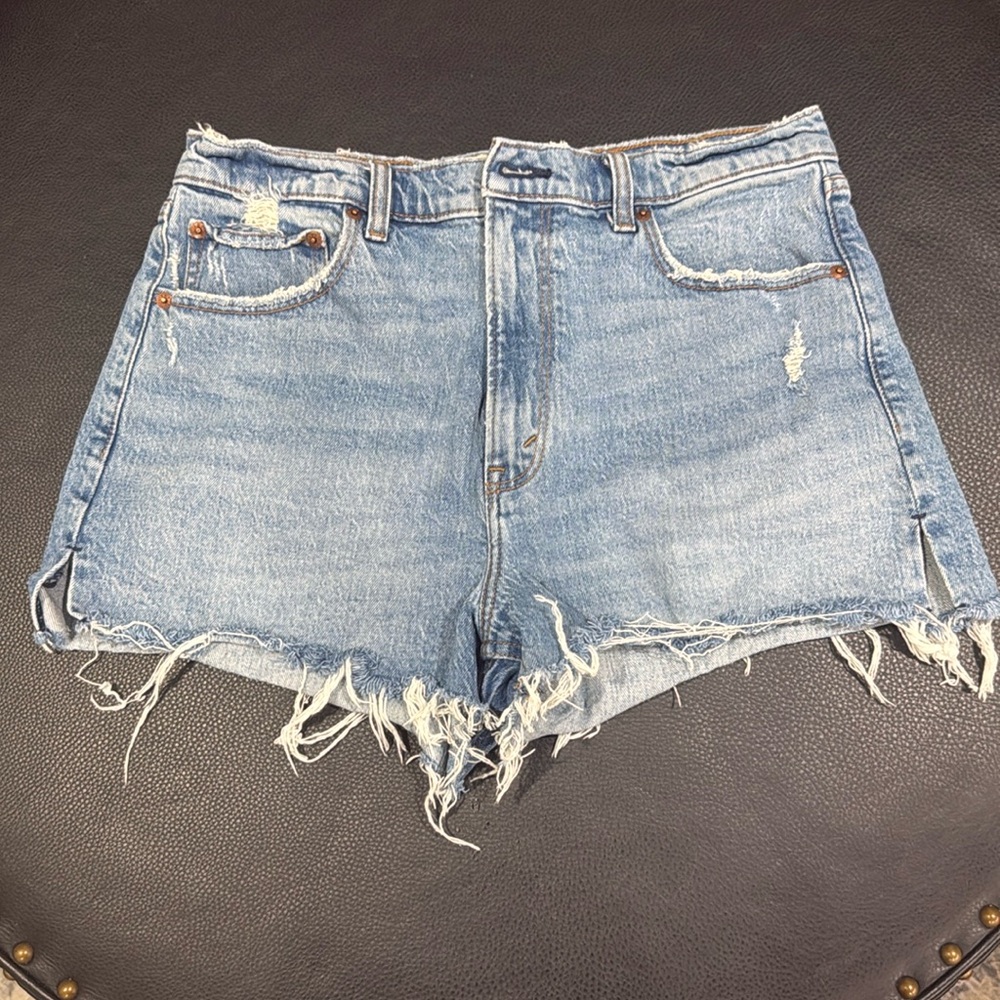 Abercrombie & Fitch. The Mom Shorts. High Rise. Size 12.